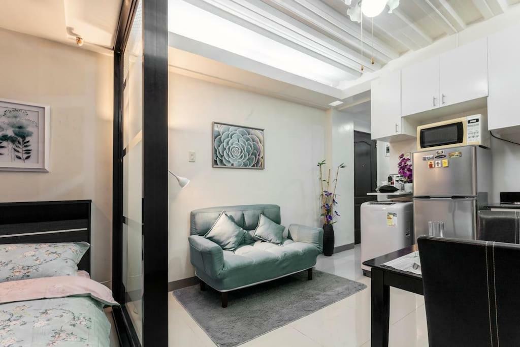 Jen'S Paranaque City Apartment Manila Esterno foto