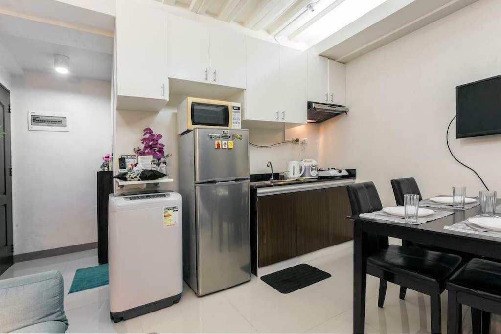 Jen'S Paranaque City Apartment Manila Esterno foto